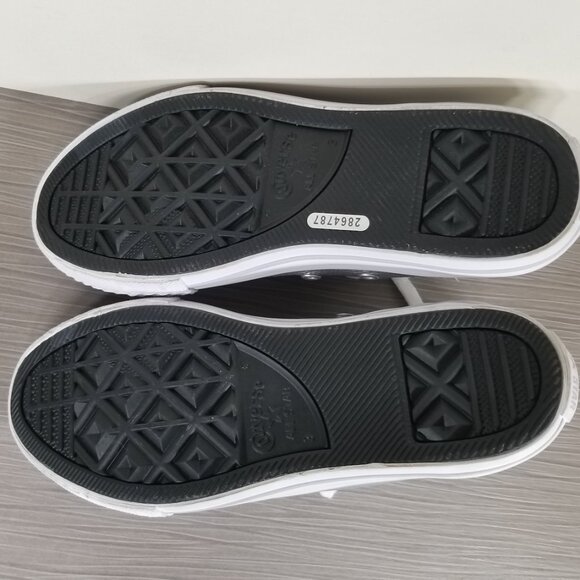 Converse Chuck Taylor All Star Sneakers, Silver Leather, Little Kid Size 3 / 35 - Picture 11 of 12